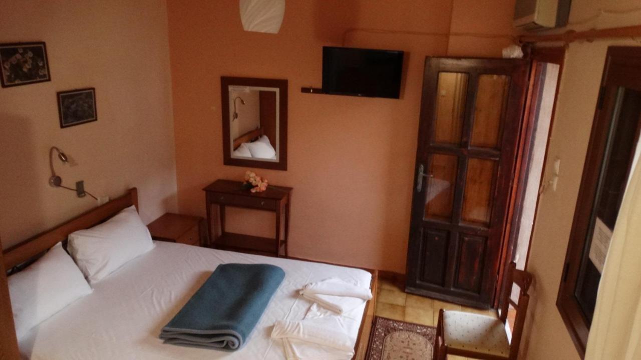 Akrotainaritis Rooms Yerolimin Esterno foto