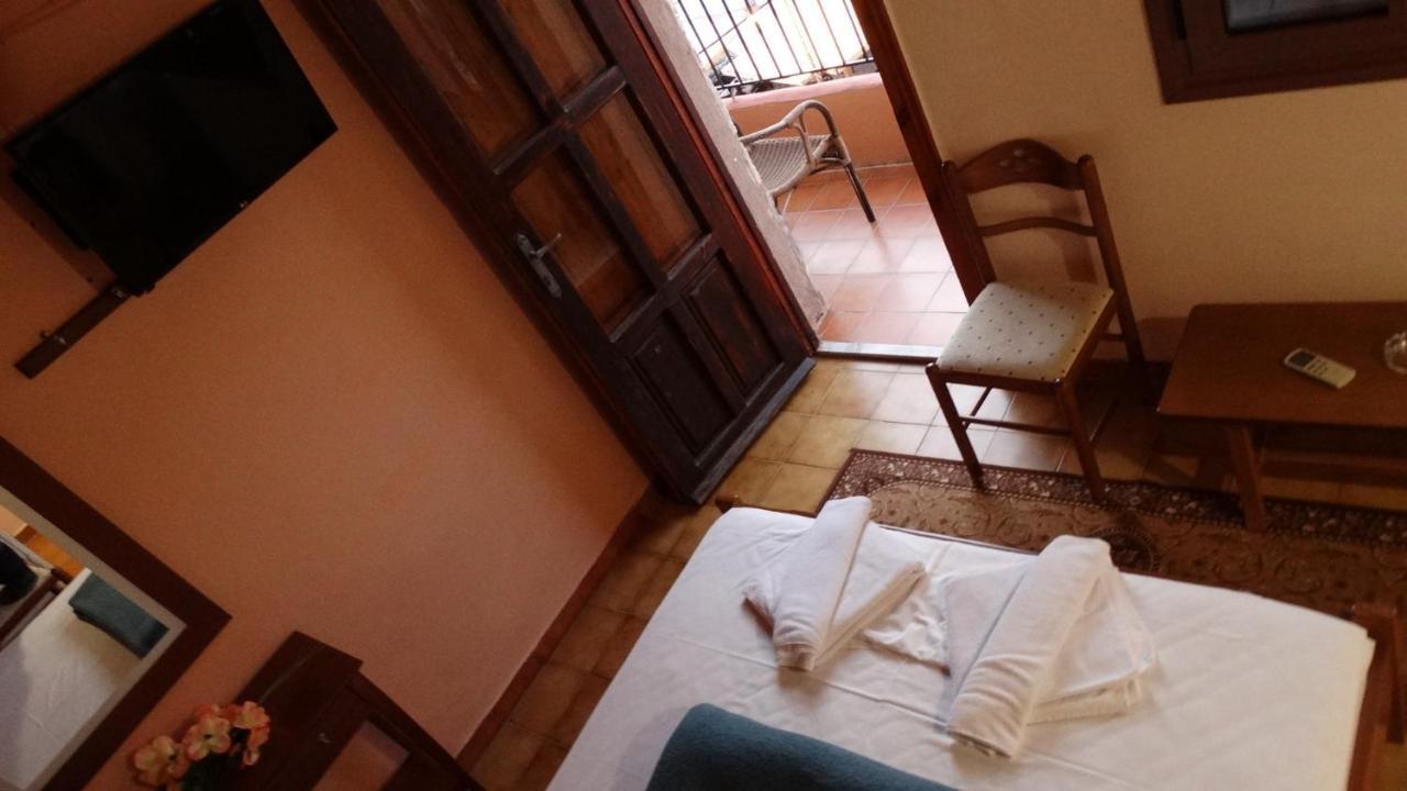 Akrotainaritis Rooms Yerolimin Esterno foto
