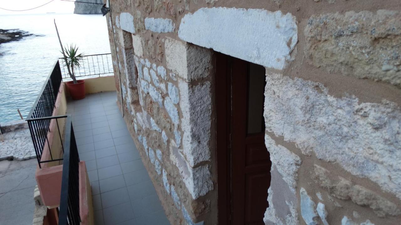 Akrotainaritis Rooms Yerolimin Esterno foto