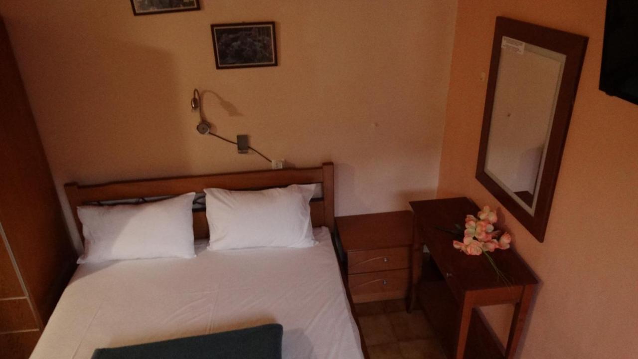 Akrotainaritis Rooms Yerolimin Esterno foto