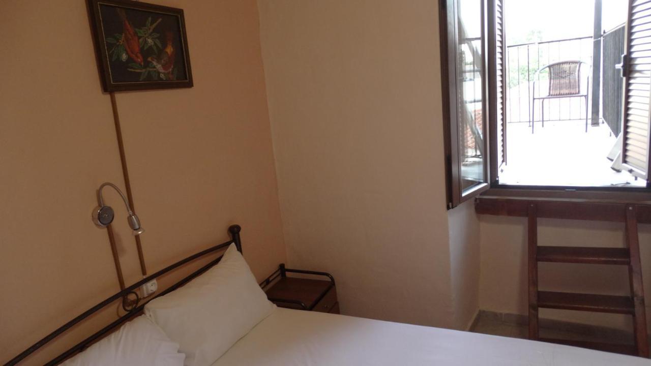 Akrotainaritis Rooms Yerolimin Esterno foto