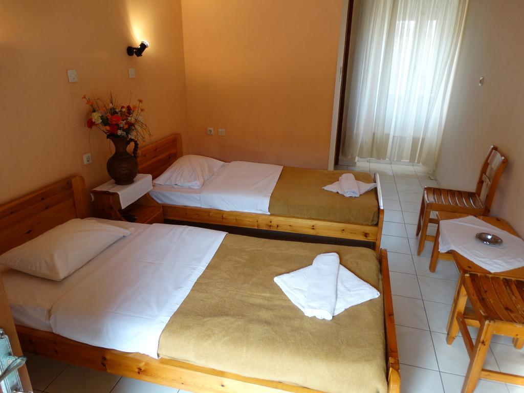 Akrotainaritis Rooms Yerolimin Esterno foto