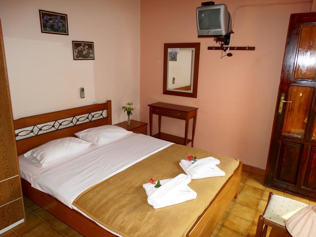 Akrotainaritis Rooms Yerolimin Camera foto